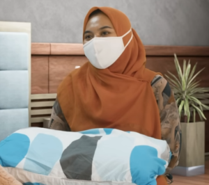Nikmatnya Basah Diranjang