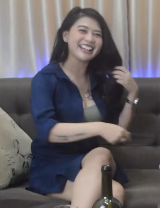 Mengulik Kehidupan Model Cantik dan Seksi