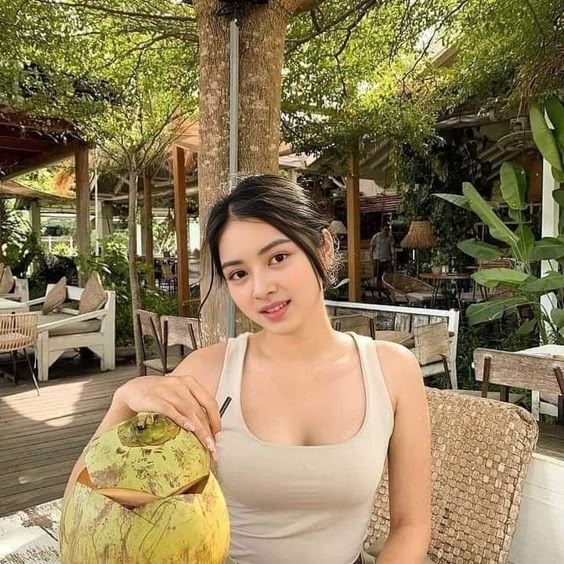 Wanita Pekerja Seks Demi Bayar Utang Keluarga