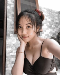 Nikmatnya Basah Diranjang
