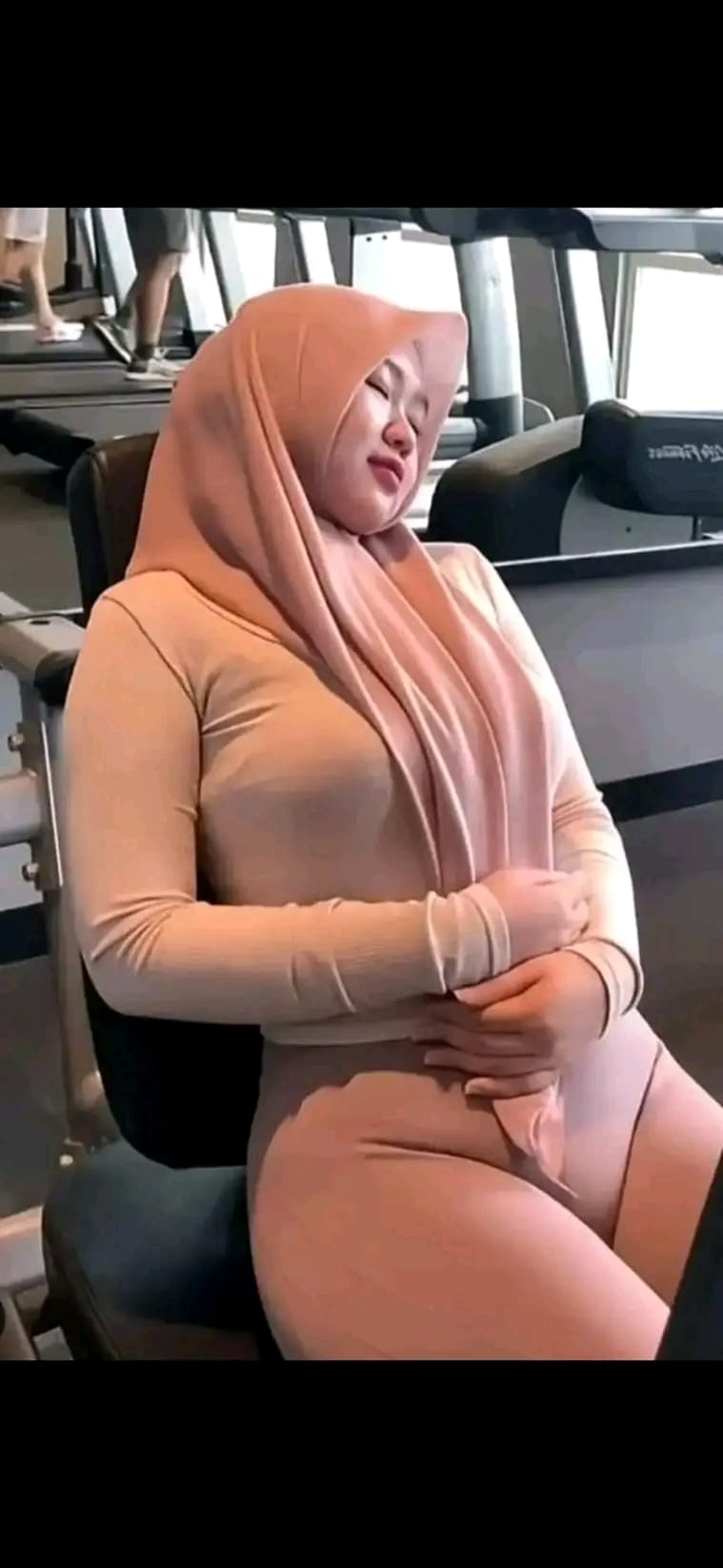 Aku Menjalin Hubungan dengan Teman Kerja Suamiku