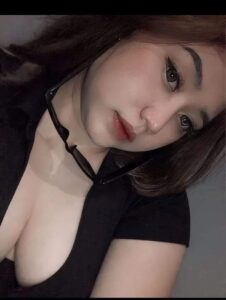 Nikmatnya Basah Diranjang