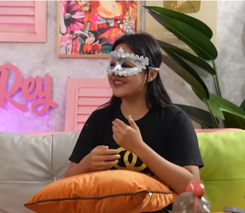 Kisah Perempuan Muda yang Berjuang Keluar dari Eksploitasi Seksual oleh Ibunya