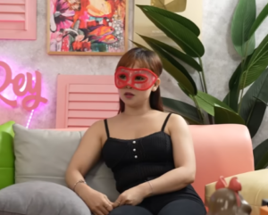 seorang kasir yang terjebak