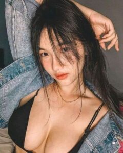 Nikmatnya Basah Diranjang