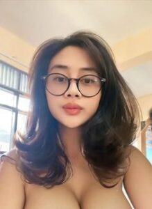 Nikmatnya Basah Diranjang