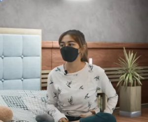 seorang wanita menghadapi perselingkuhan