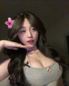 Nikmatnya Basah Diranjang