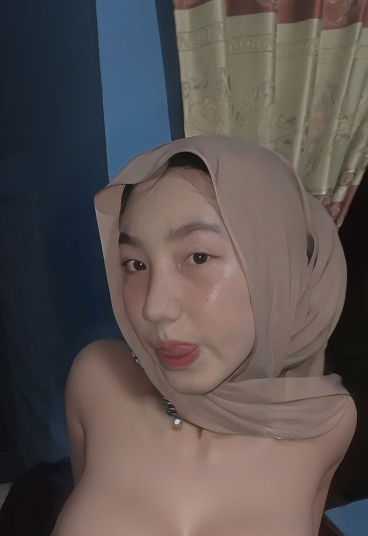 Menjadi Pelayan Pria Karena Pengaruh Teman