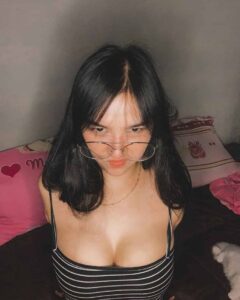 Nikmatnya Basah Diranjang